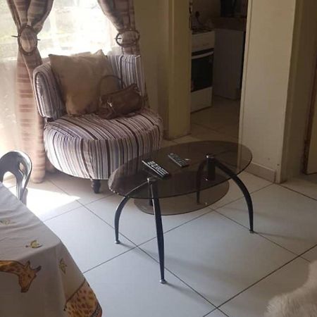 Carlcyn Homestay Gaborone Bagian luar foto