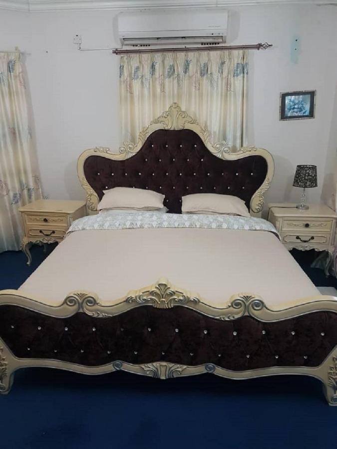 Carlcyn Homestay Gaborone Bagian luar foto