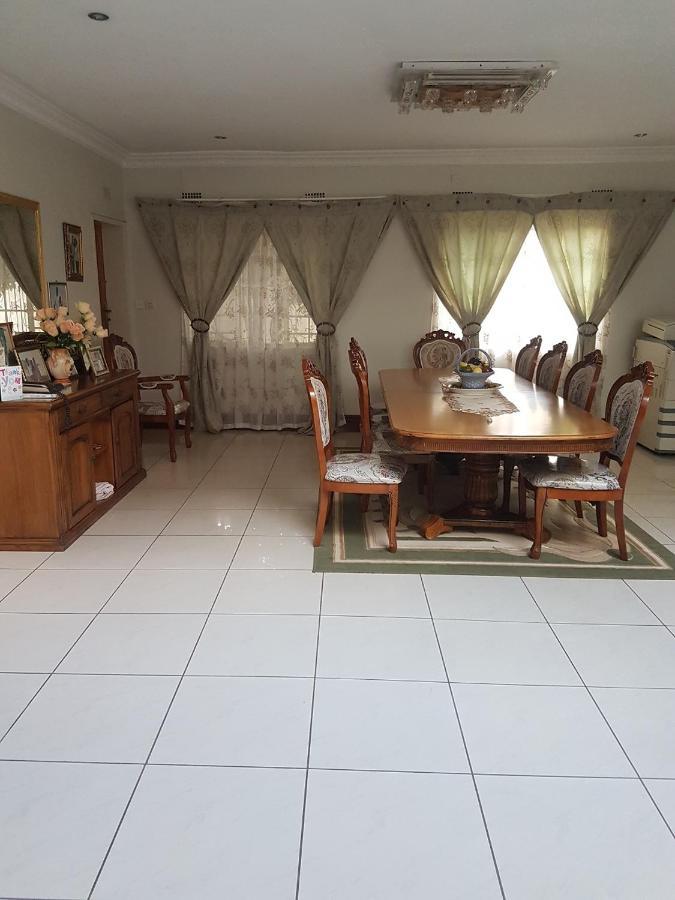 Carlcyn Homestay Gaborone Bagian luar foto