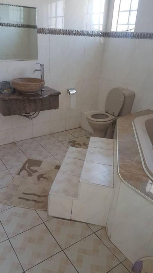 Carlcyn Homestay Gaborone Bagian luar foto
