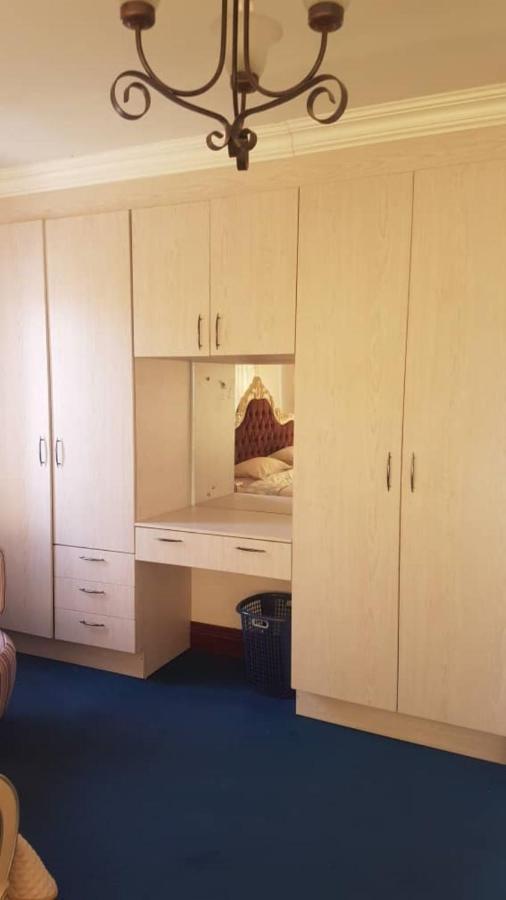 Carlcyn Homestay Gaborone Bagian luar foto