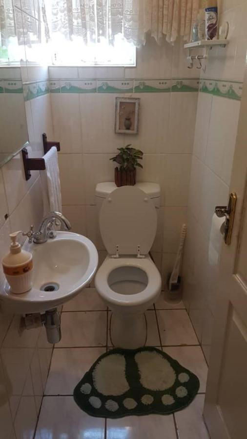 Carlcyn Homestay Gaborone Bagian luar foto