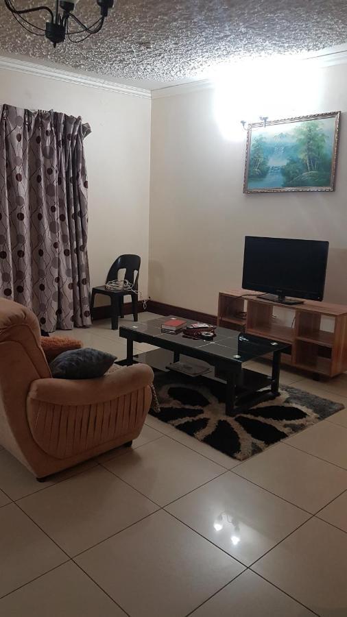Carlcyn Homestay Gaborone Bagian luar foto