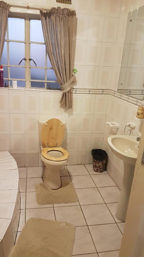 Carlcyn Homestay Gaborone Bagian luar foto