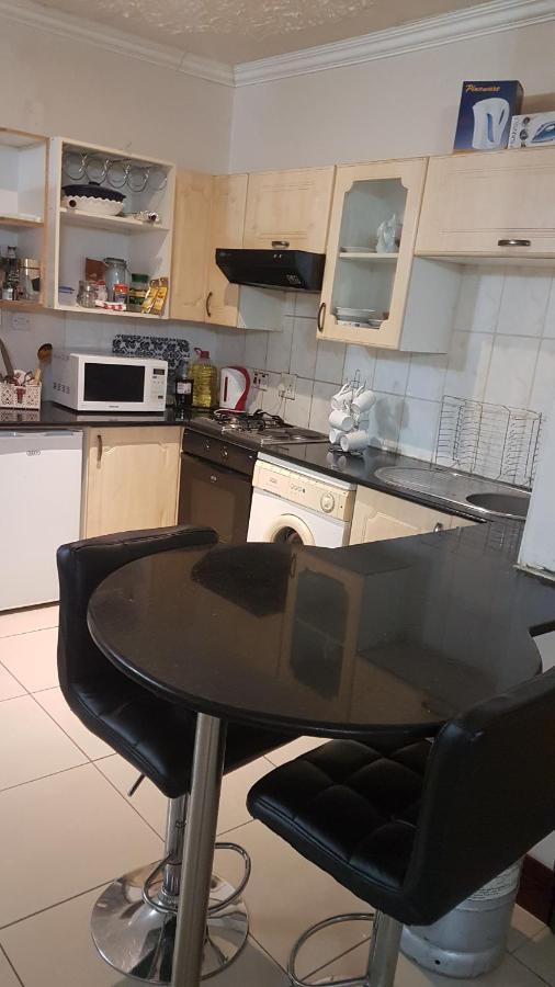 Carlcyn Homestay Gaborone Bagian luar foto
