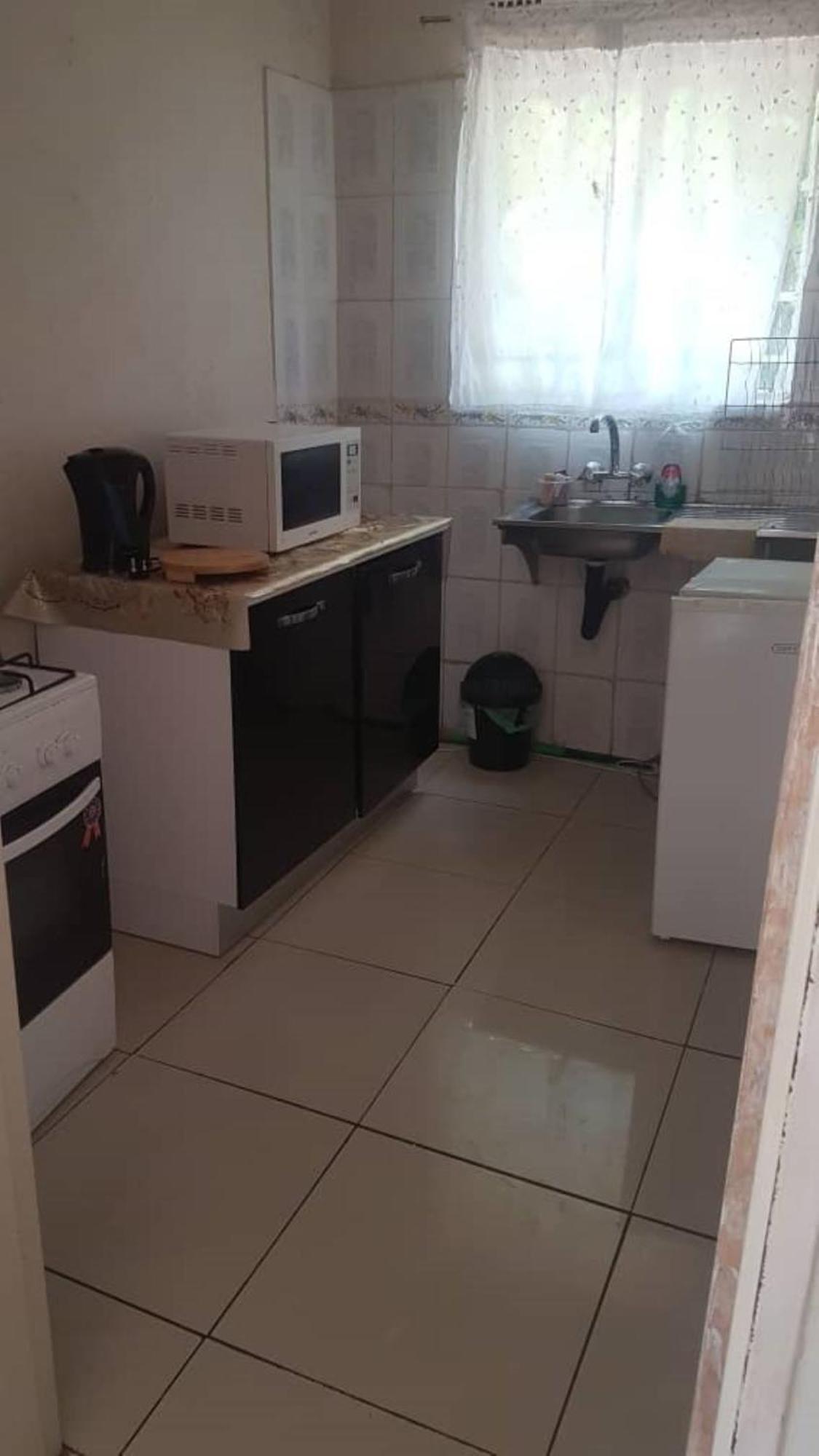 Carlcyn Homestay Gaborone Bagian luar foto